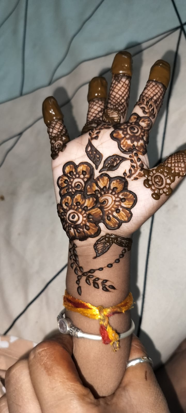 Aanchal Shukla's customer mehendi review - Crisp peacock and temple jharokha artwork