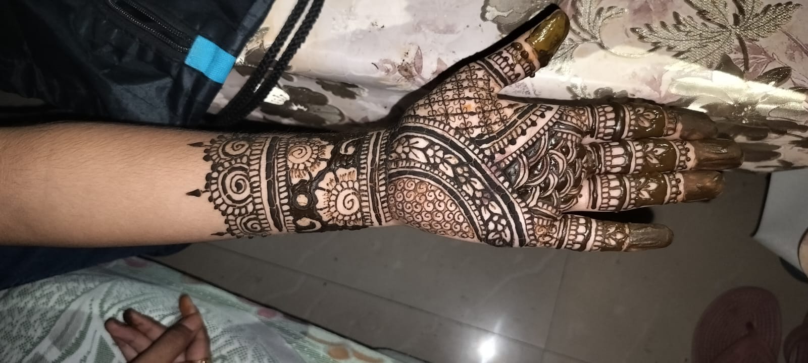 Varsha Yadav's customer mehendi review - Wide palm layout came out wonderfully dark