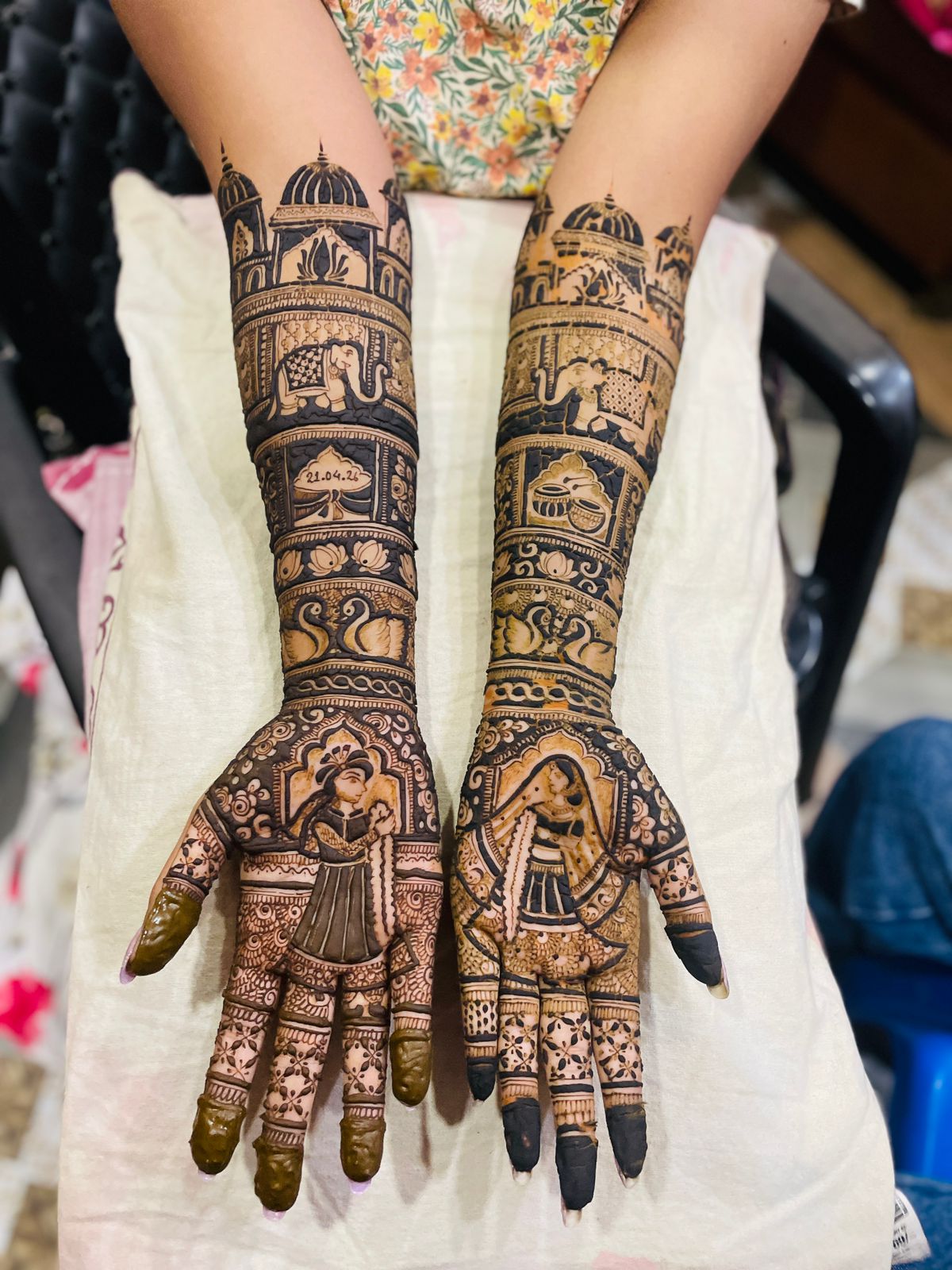 Neelam Kushwaha's customer mehendi review - Intricate figures and lettering rendered perfectly