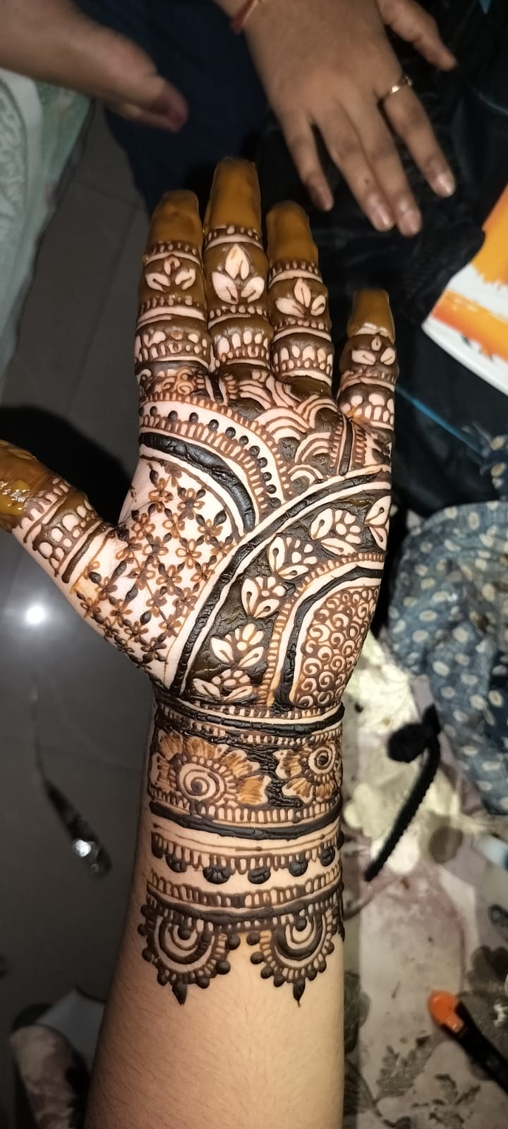 Megha Singhania's customer mehendi review - Gulf-style Khafif mehendi design masterpiece