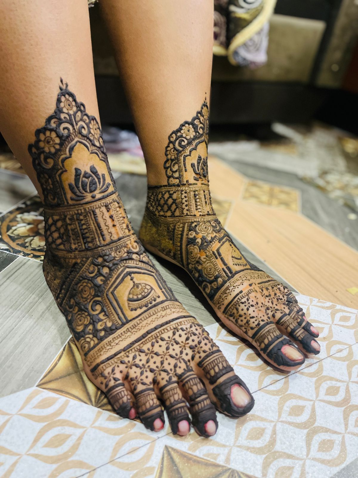 Khushboo Parihar's customer mehendi review - Royal bridal look from fingertips to elbows